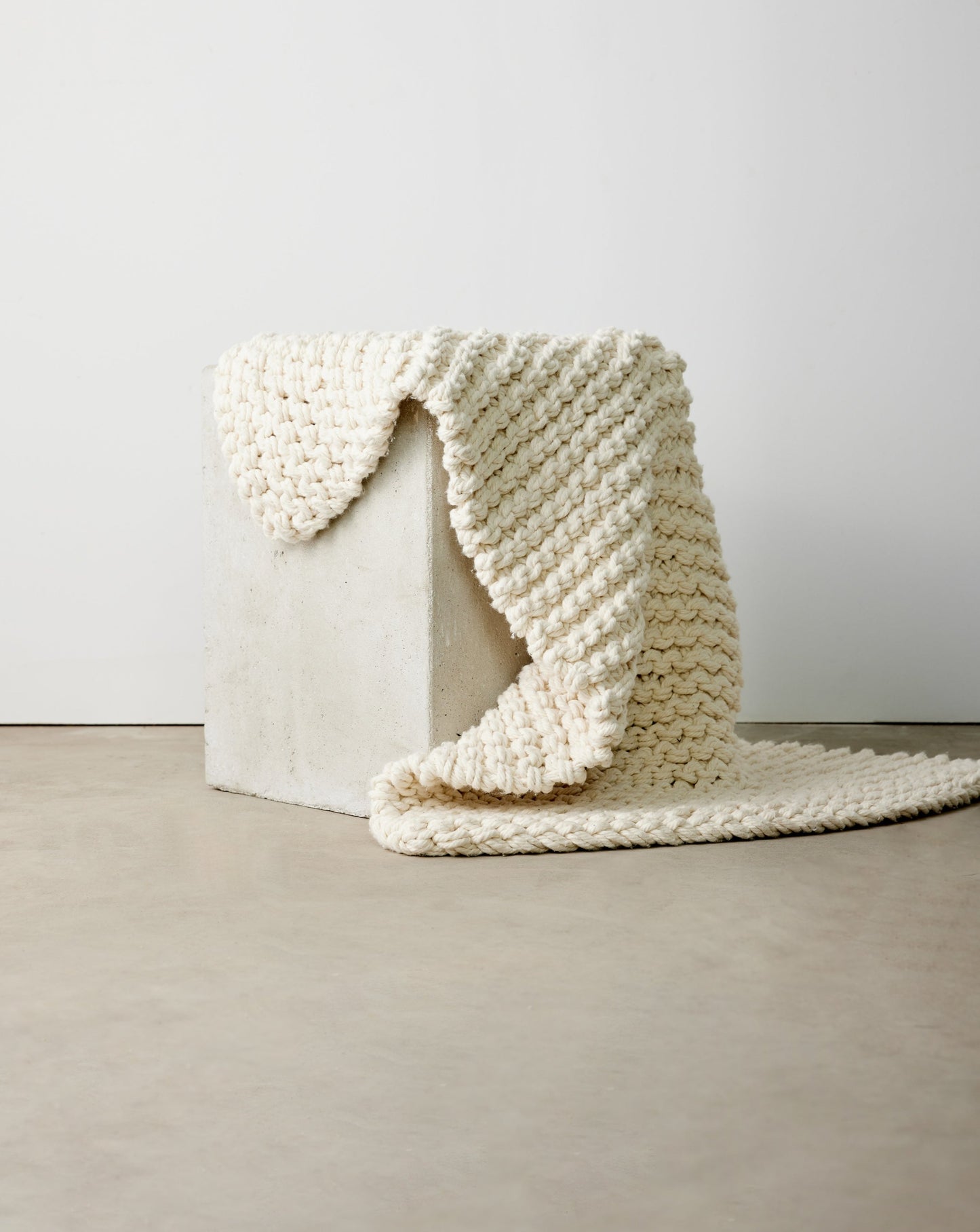 Woven White Floor Rug Mat: Chunky Handknit Mat