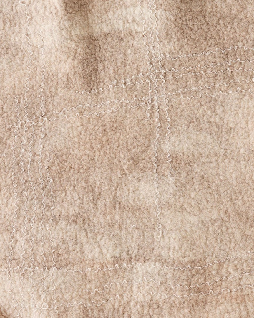 Lineares handgefilztes Wurfkissen aus Merinowolle in Dusty Rose