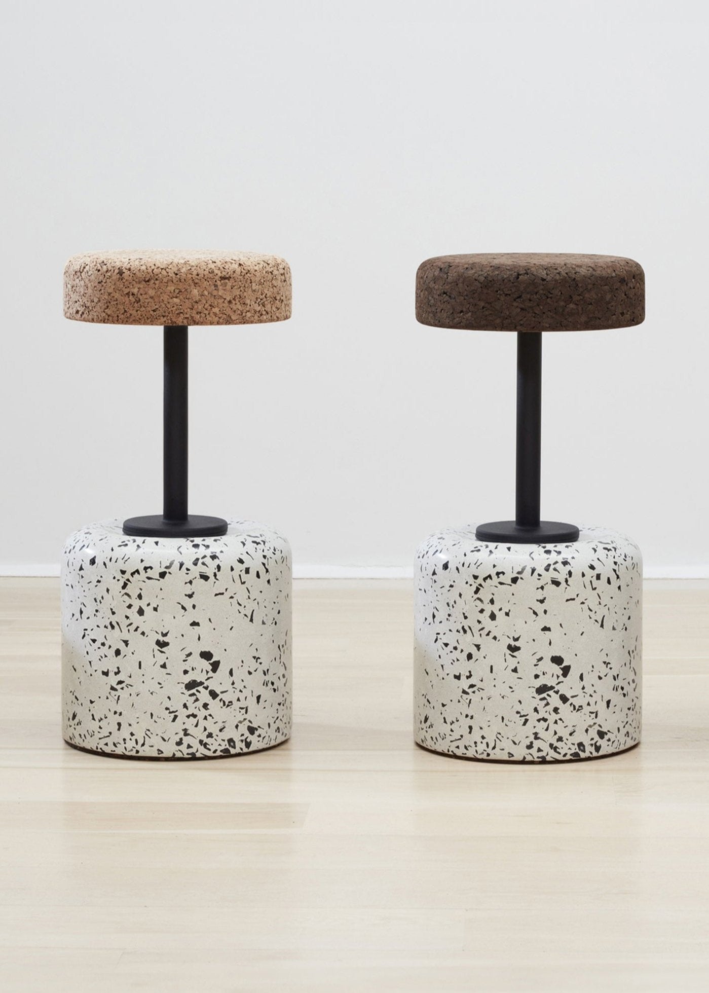 Wiid Cork Drehbarer Tresen- und Barhocker - Terrazzo