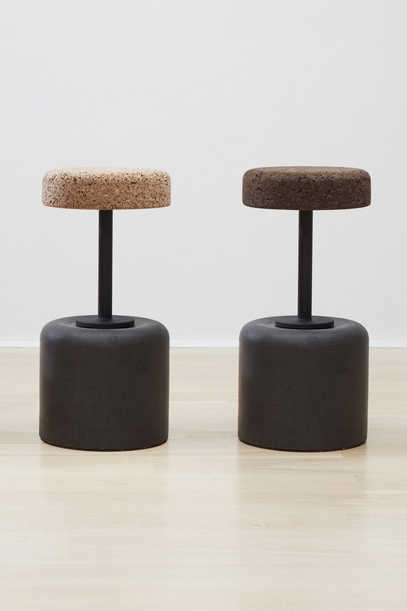 Wiid Cork Drehbarer Theken- und Barhocker - Anthrazit