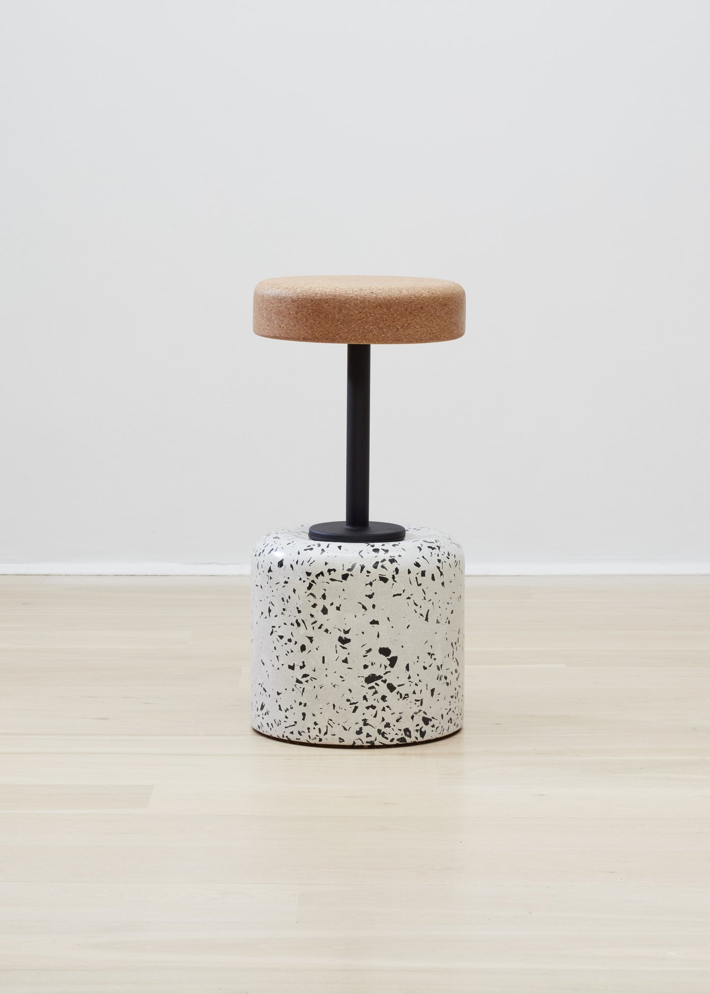 Wiid Cork Drehbarer Tresen- und Barhocker - Terrazzo