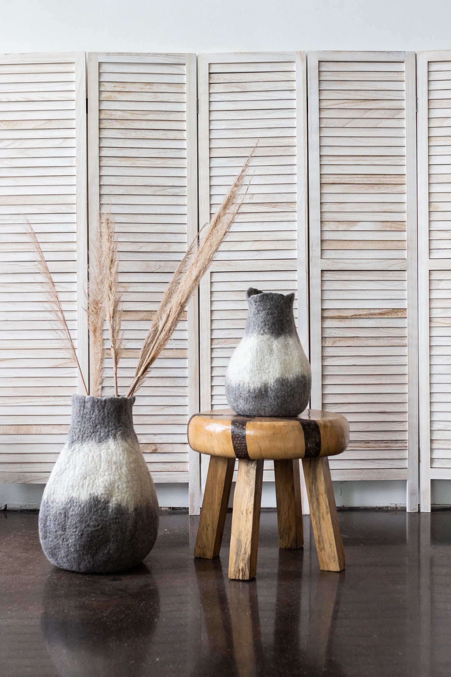 Eclipse – Kürbiskorb aus Wolle in Anthrazit und Elfenbein