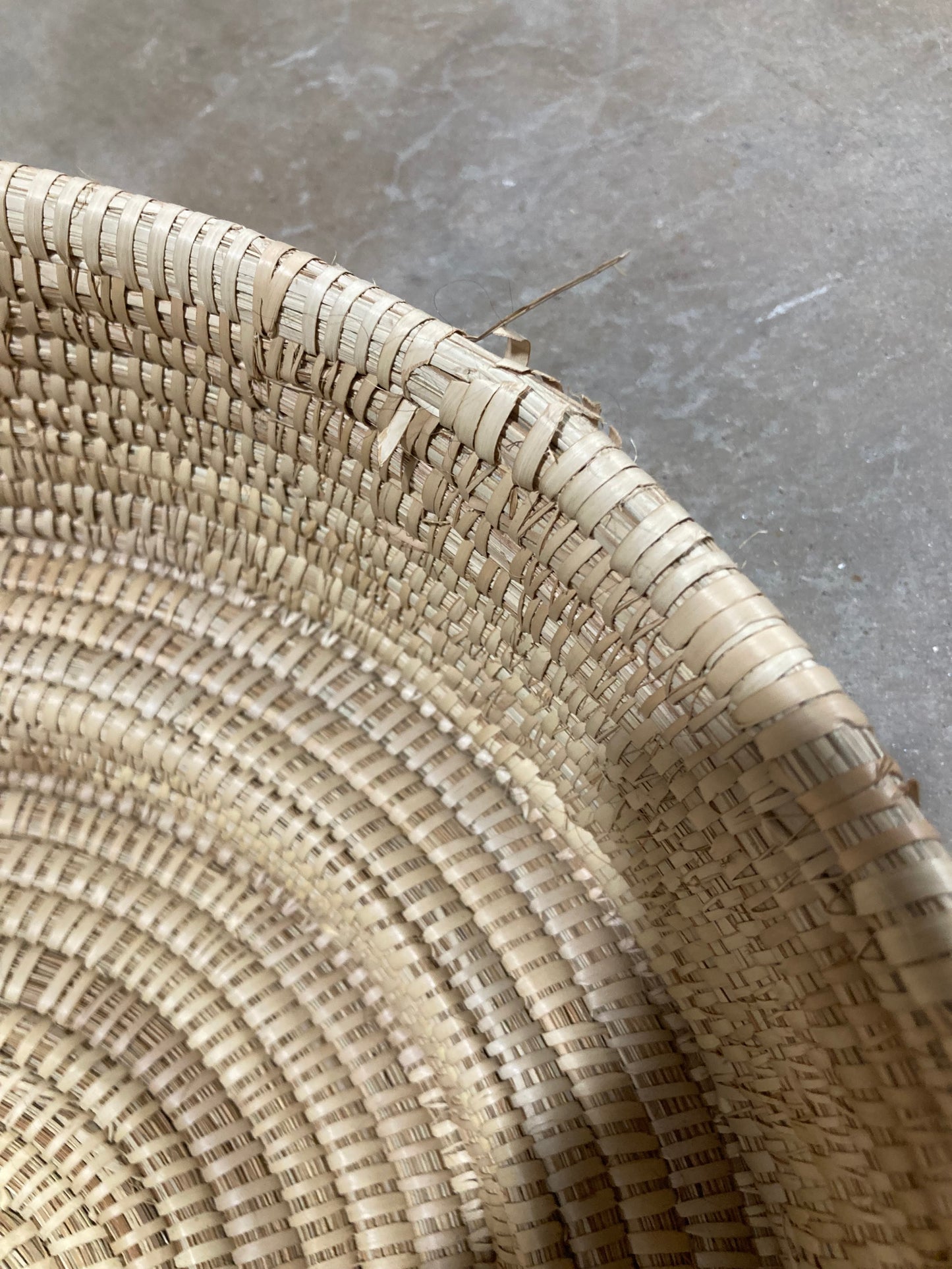 Large Natural Woven Dengu Basket (Frayed Edge)