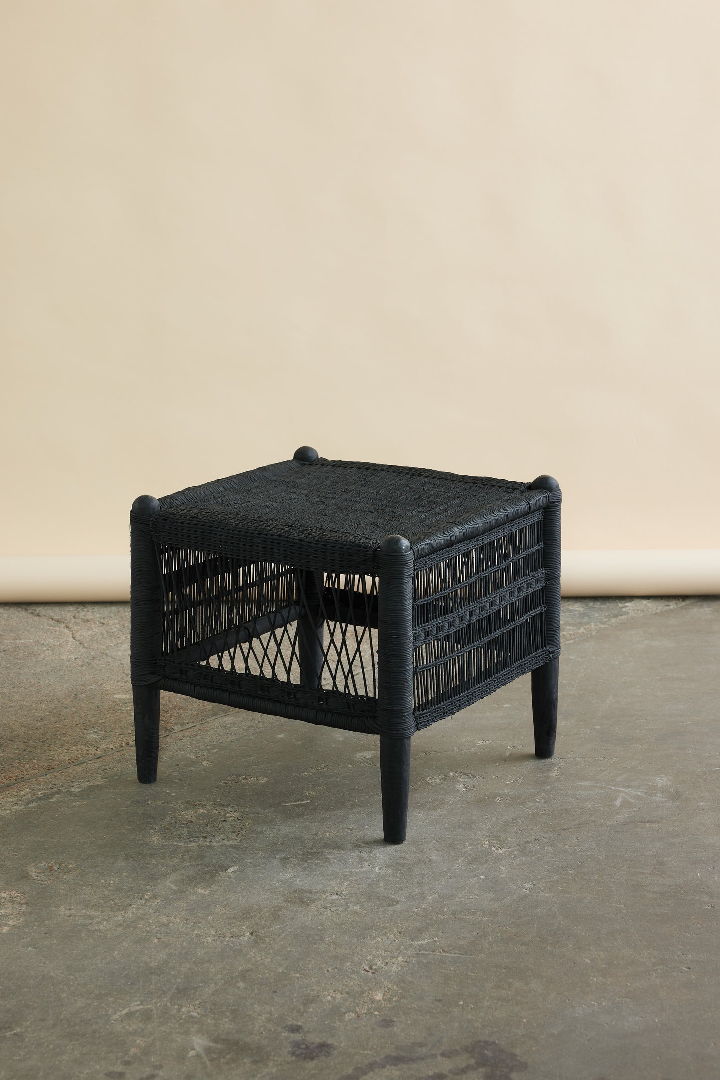 Malawi-Hocker aus Rohrgeflecht