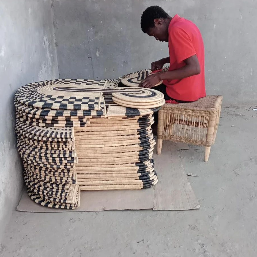 Gewebte Wandkunst in Schwarz und Natur von Maravi