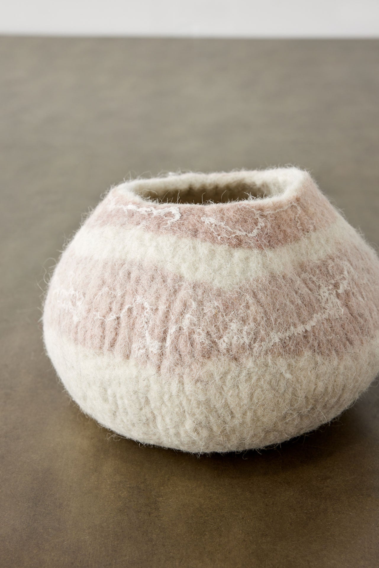 Soft Stone Harmony Ukhamba Wollschale