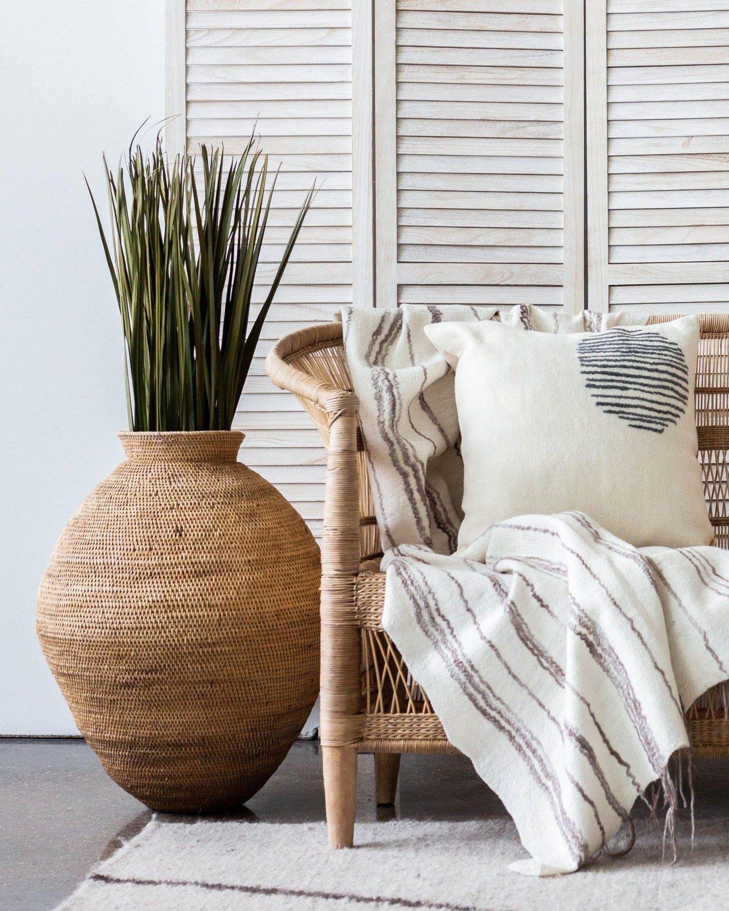 Afrikanischer Statement-Bodenkorb aus geflochtenem Rohrgeflecht von Buhera