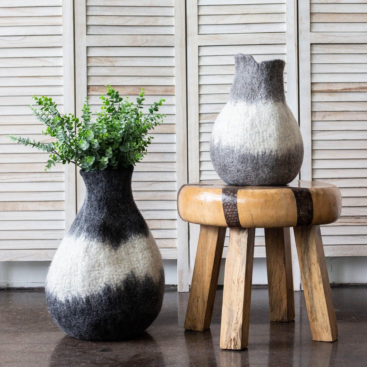 Eclipse – Kürbiskorb aus Wolle in Anthrazit und Elfenbein