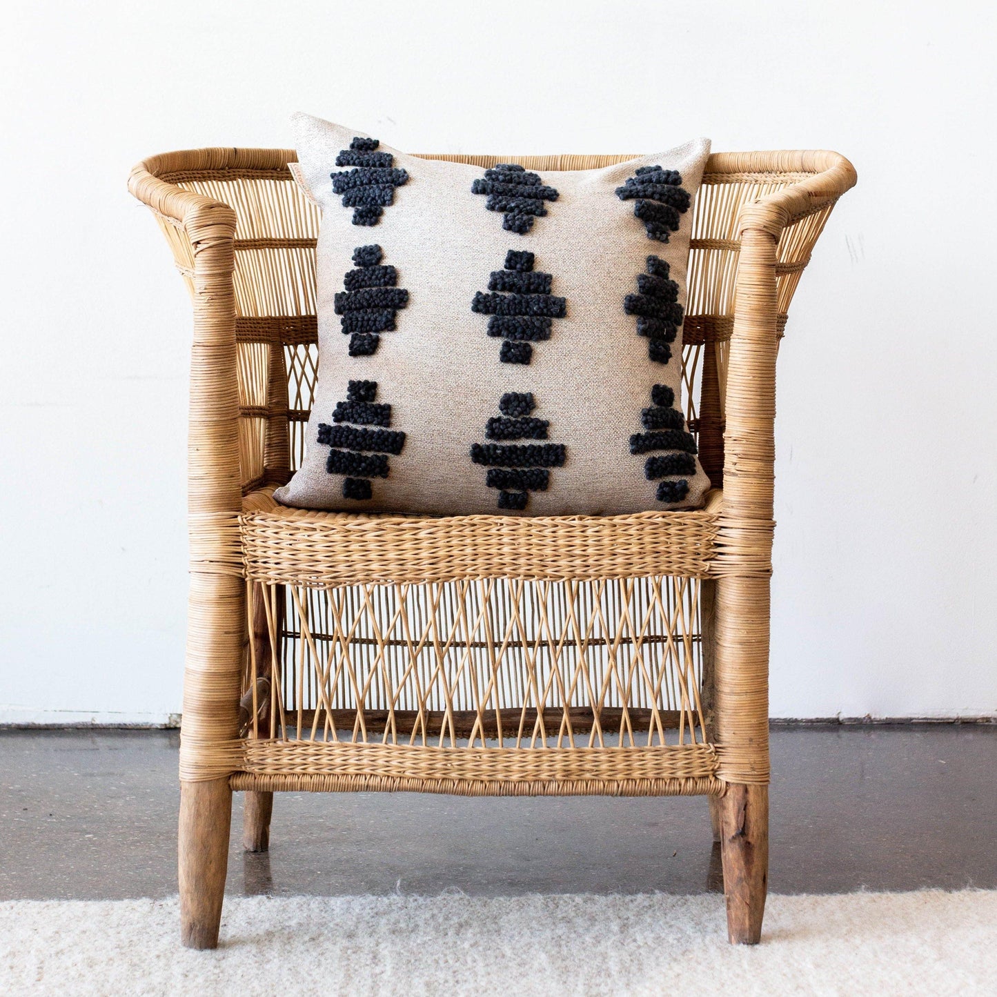 Quadratisches Dekokissen „Isuvinu“ aus Baumwolle