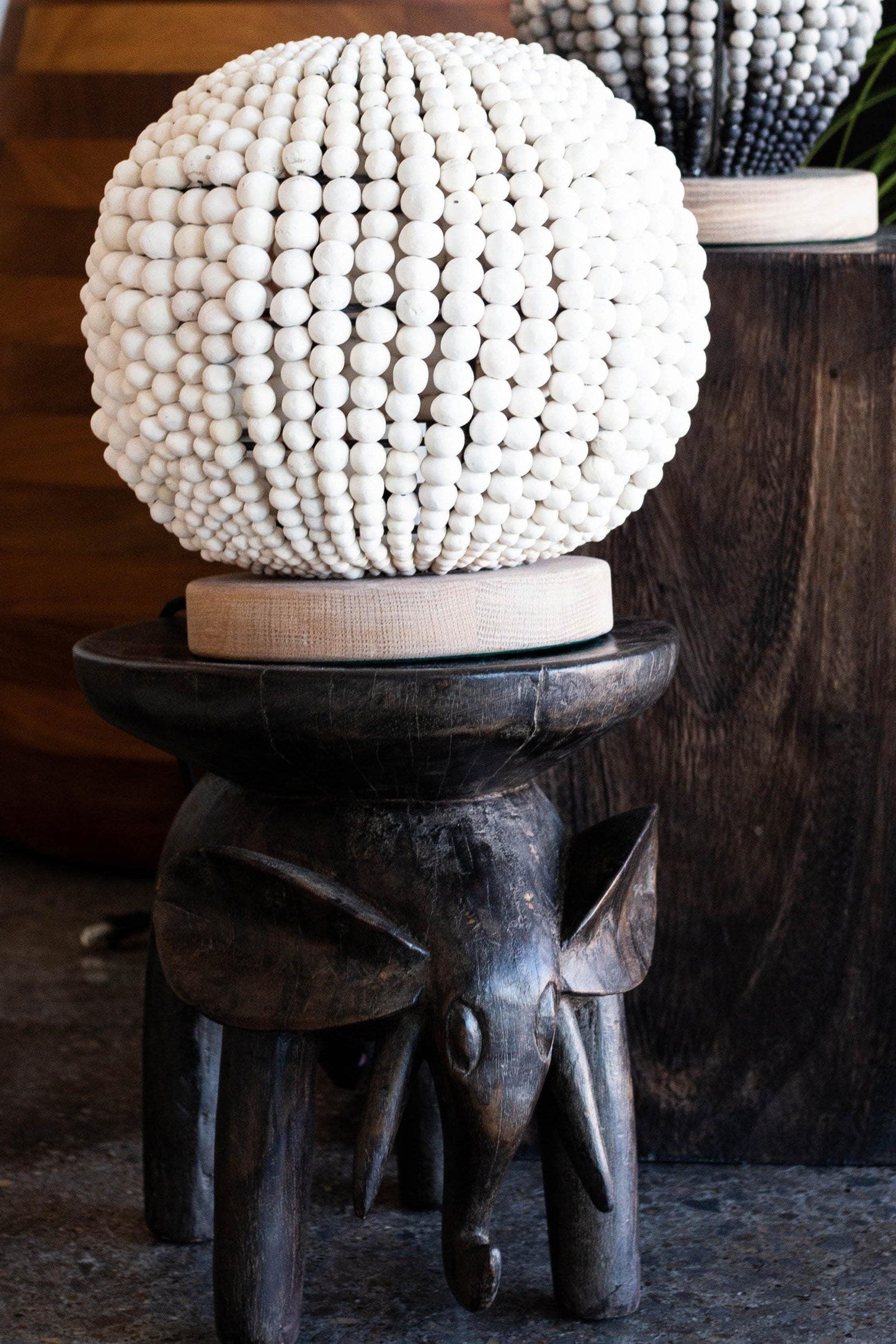 Moderne Boho Ton Perlen Tischlampe: Weiß, Grau, Kugel Tischlampe