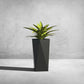 Großer moderner schwarz-weißer Blumentopf: The Boss Outdoor Planter 