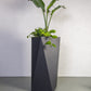 Großer moderner schwarz-weißer Blumentopf: The Boss Outdoor Planter 