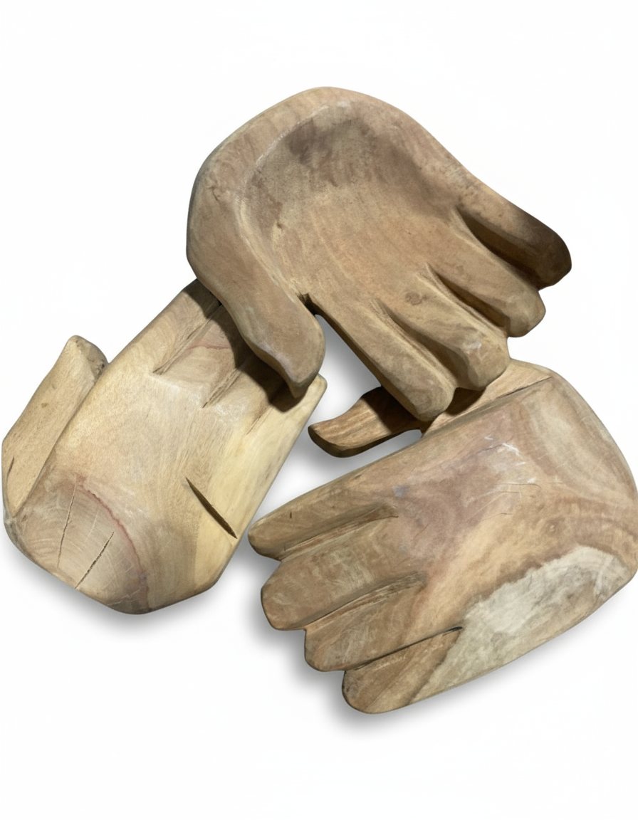 Skulptur einer Schale aus natürlichem Eukalyptusholz mit hohler Hand