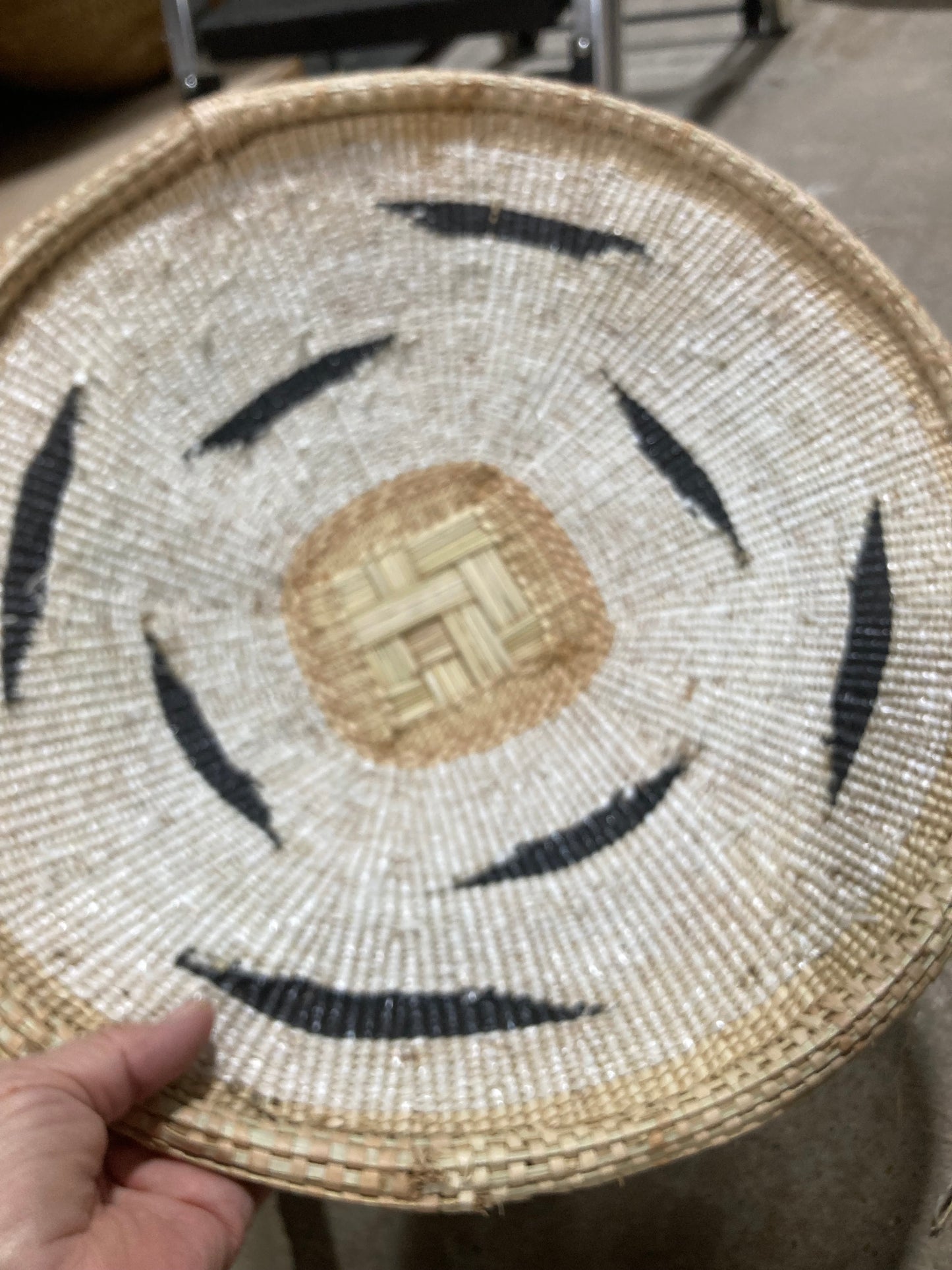 Nolyia White Flat Basket (Slight Color Variation)