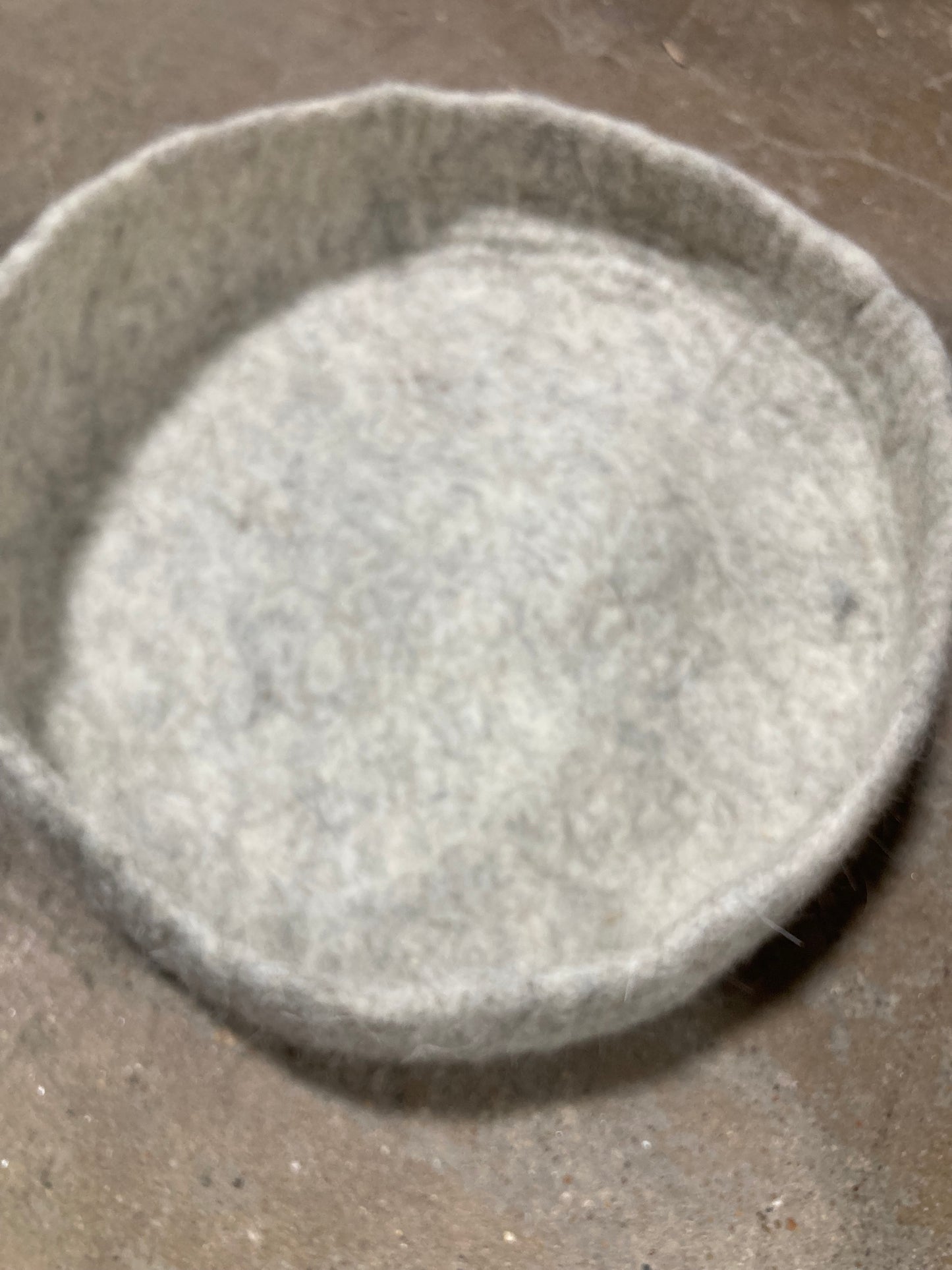 Natürliche, weiße, handgefilzte Nistschalen