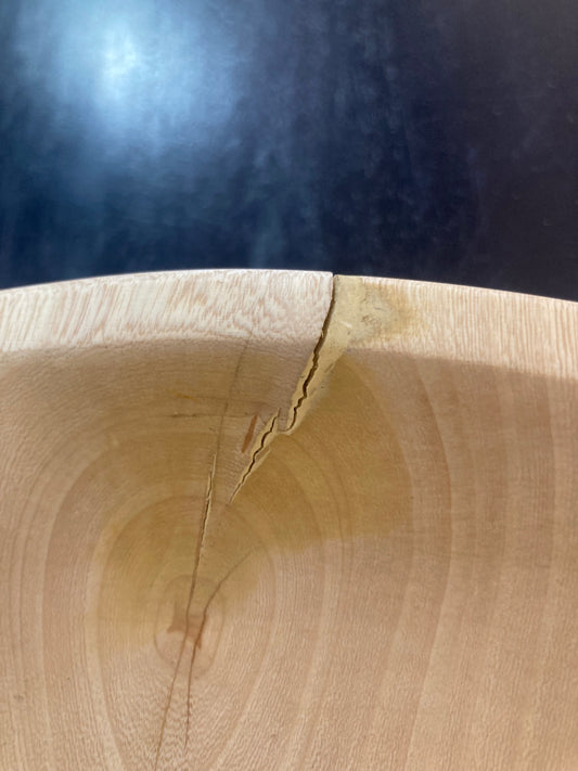 Moderne Servierplatte aus Holz: Schwarz &amp; Natur: Runde Servierplatte aus Swasiland