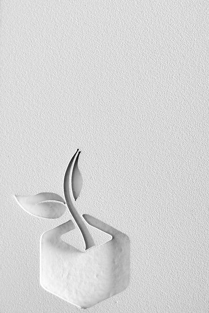 Großer schwarzer Metallpflanzer: Tao Planter