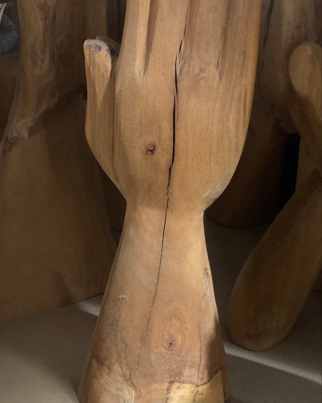 Dankbarkeitshände, natürliche Eukalyptusholzskulptur