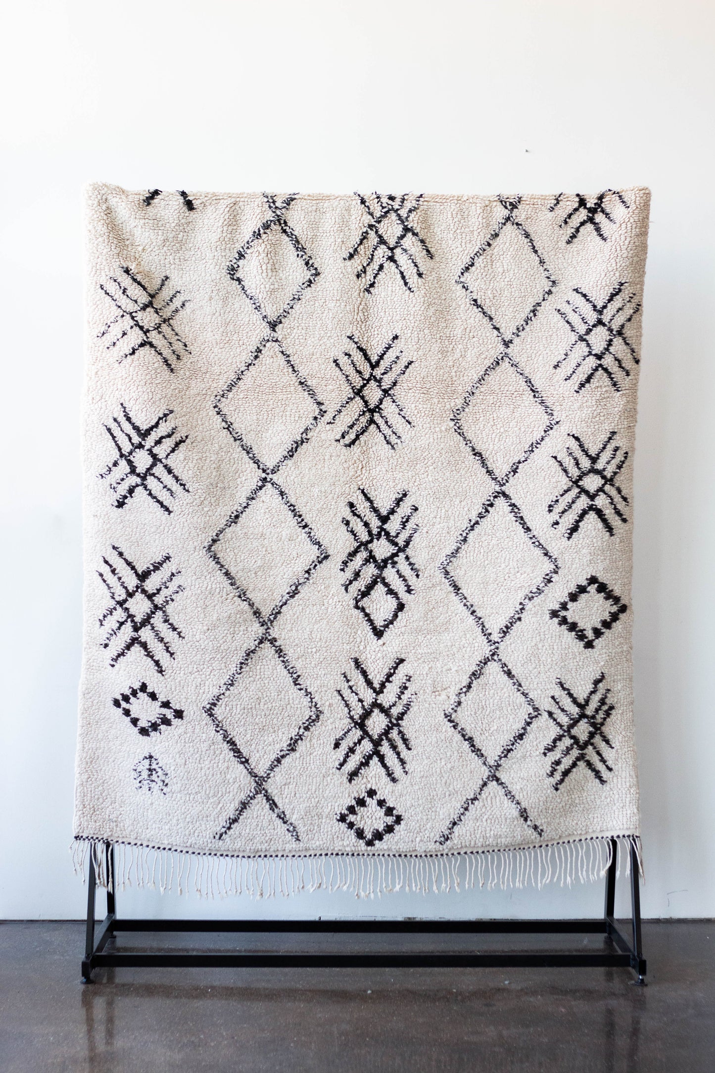 Ring Knot Weave Berber Rug with Tassel