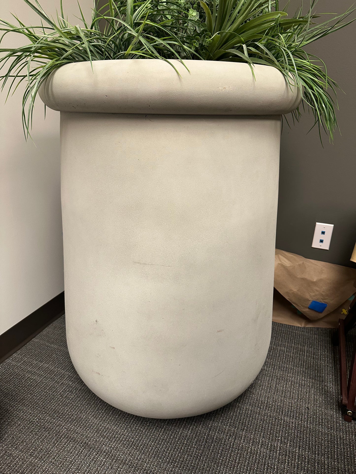 Klein, mittel, groß, Pflanzgefäße aus Beton: Soma Pflanzgefäße aus Beton