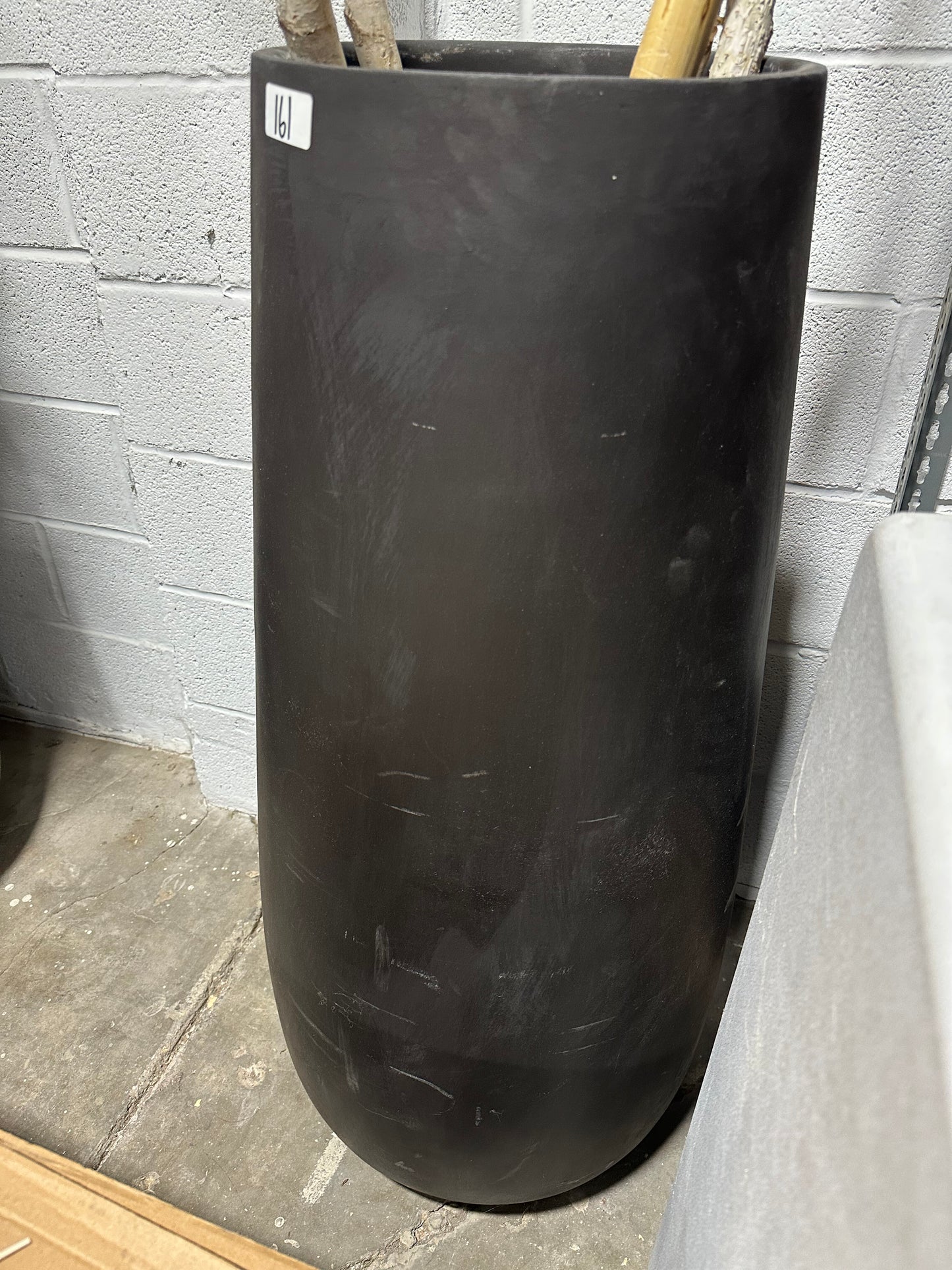 Pflanzkübel aus Beton von Tuber