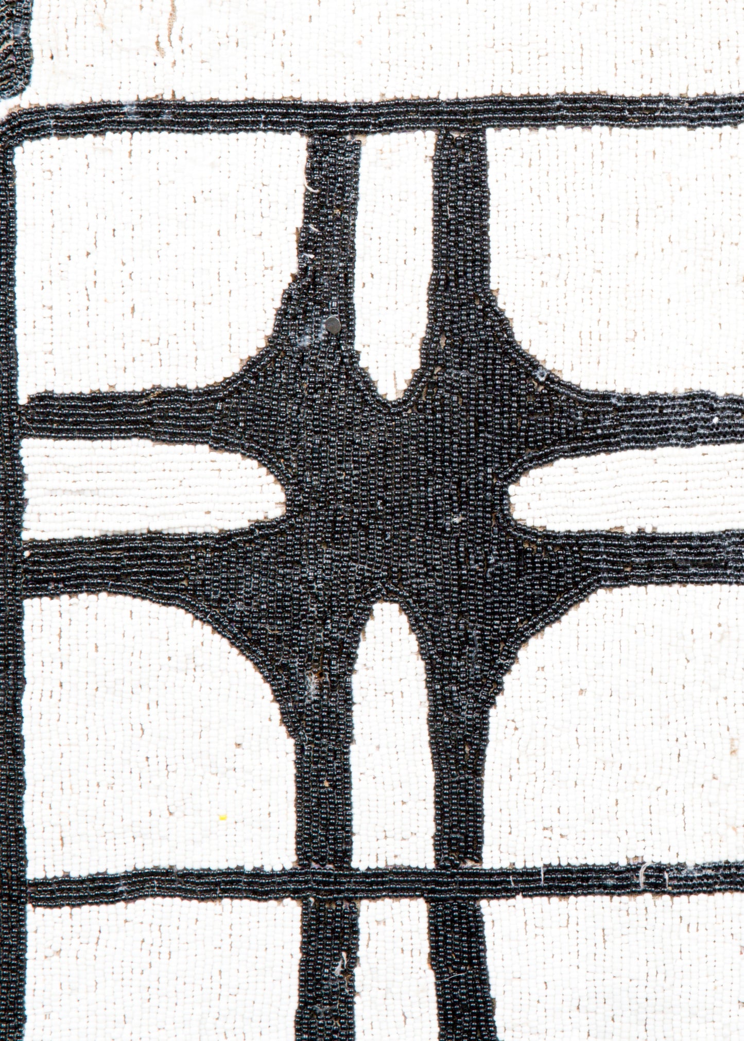 Schwarz-weißer Yoruba-Perlenstuhl