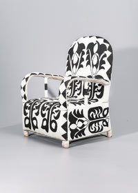 Schwarz-weißer Yoruba-Perlenstuhl