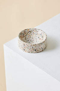 Neutrale Schmuckschale aus Terrazzo